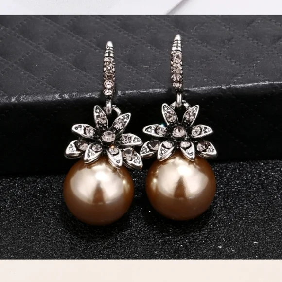 Gorgeous Vintage Champagne Pearl Earrings - Picture 6 of 11